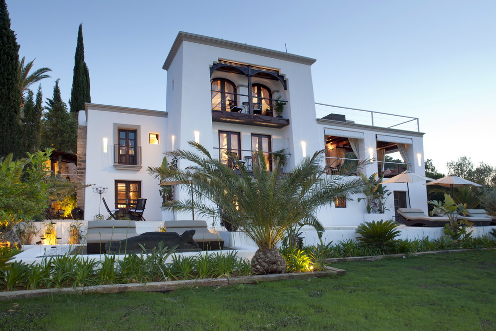 ©TOP HILL retreats | Villa in Ibiza - Aussenansicht